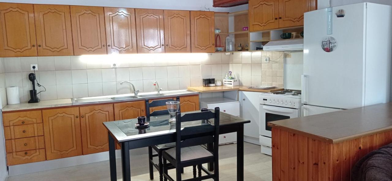Ευρύχωρο Και Άνετο Διαμέρισμα Στην Ιτέα Joanna'S Apartment Kirra Extérieur photo